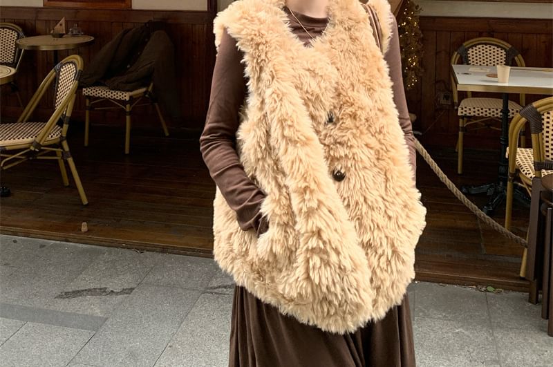 Faux Fur Vest / Long-Sleeve Top / High Rise Maxi A-Line Skirt