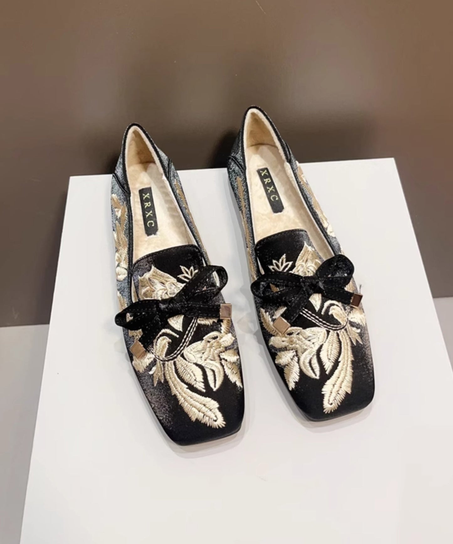 New Retro Wool Shoes Embroidered Fuzzy Flat Black Feet Lined