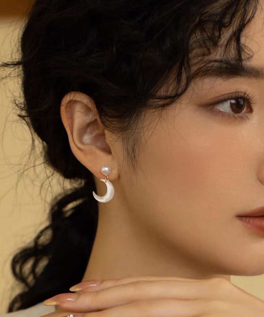 Copper White Novelty Overgild Stud Moon Earrings Pearl