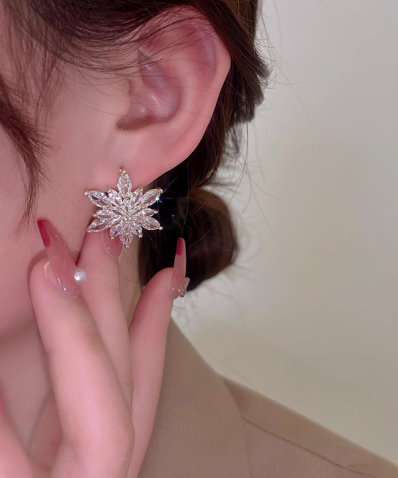 Stylish Gold Copper Overgild Zircon Crystal Snowflake Stud Earrings TS023