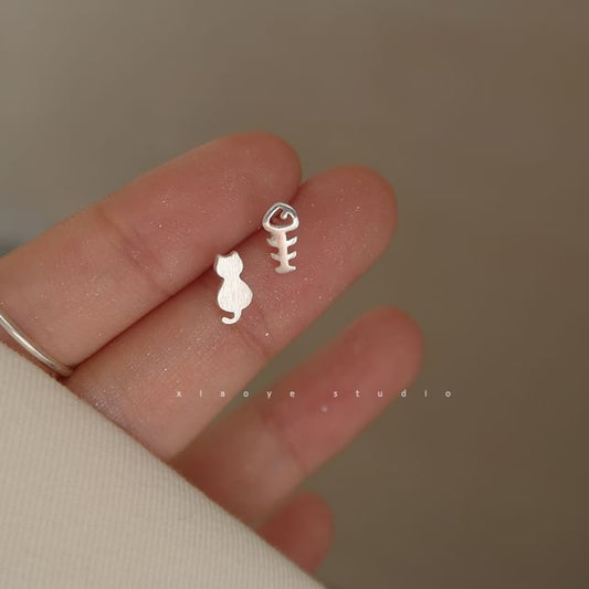 Asymmetrical Stud Ear