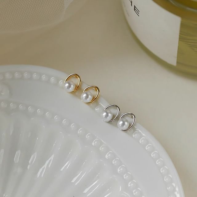 Faux Ear Pearl Stud