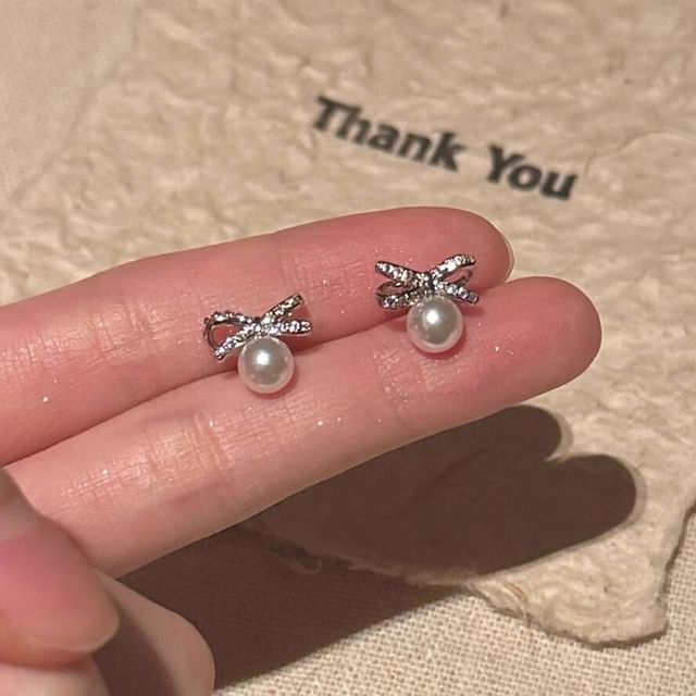 Bow Stud Faux Earring Pearl
