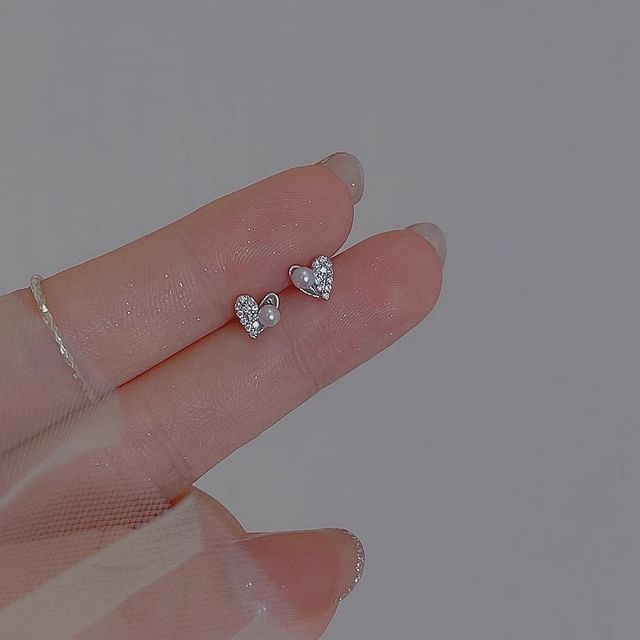 Heart Rhinestone Stud Ear