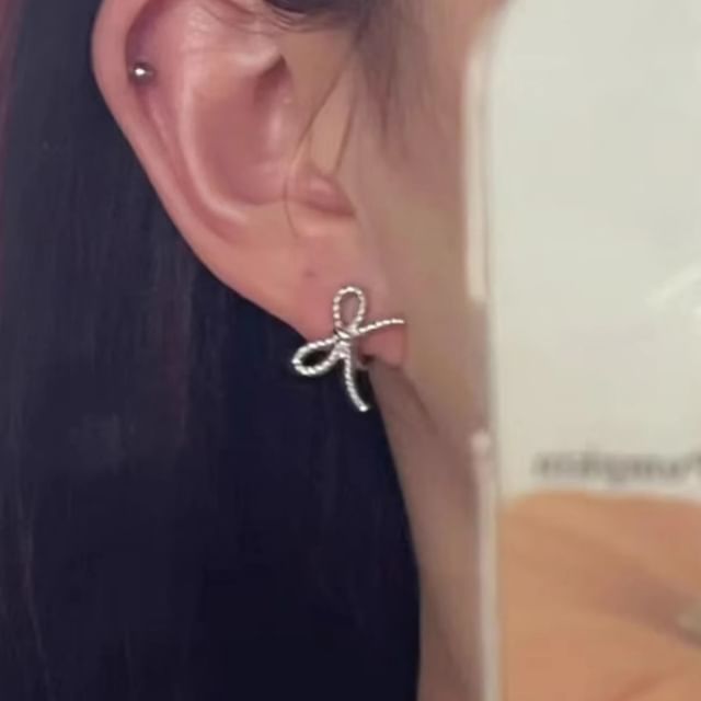 Stud Ear Ribbon