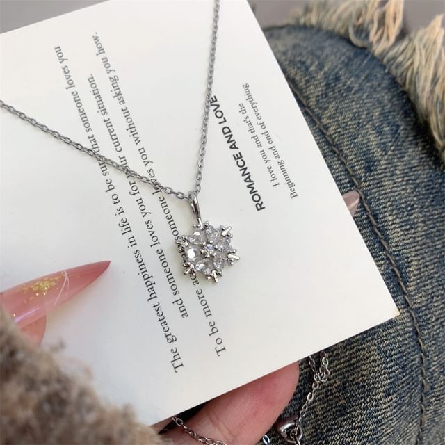 Rhinestone Snowflake Pendant Necklace