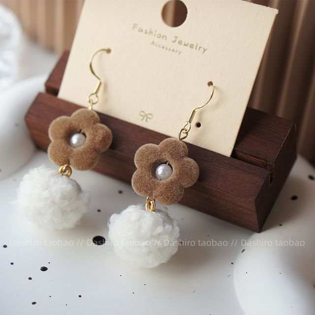 Drop / On Pom Heart Clip Earring