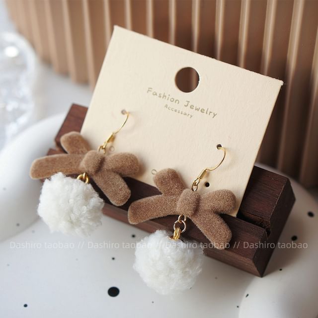 Drop / On Pom Heart Clip Earring