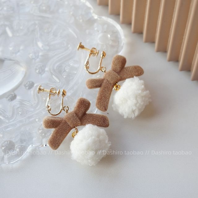 Drop / On Pom Heart Clip Earring