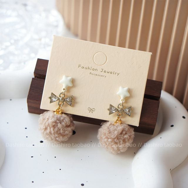 Drop / On Pom Heart Clip Earring