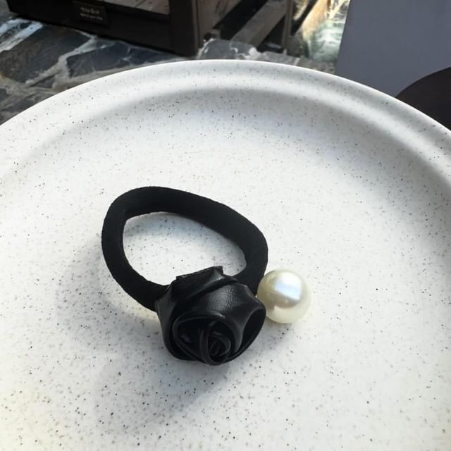Faux Flower Hair Pearl Tie