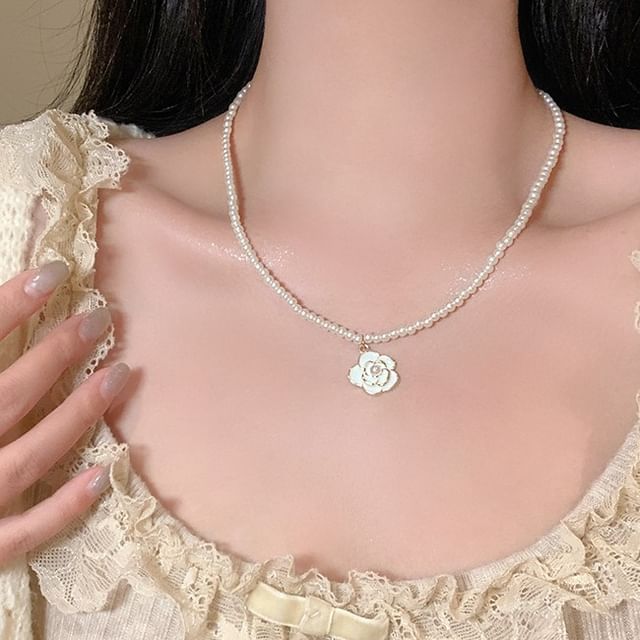 Flower Pendant Necklace