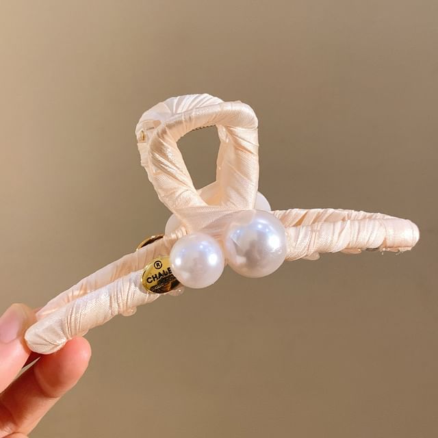 Faux Hair Pearl Claw