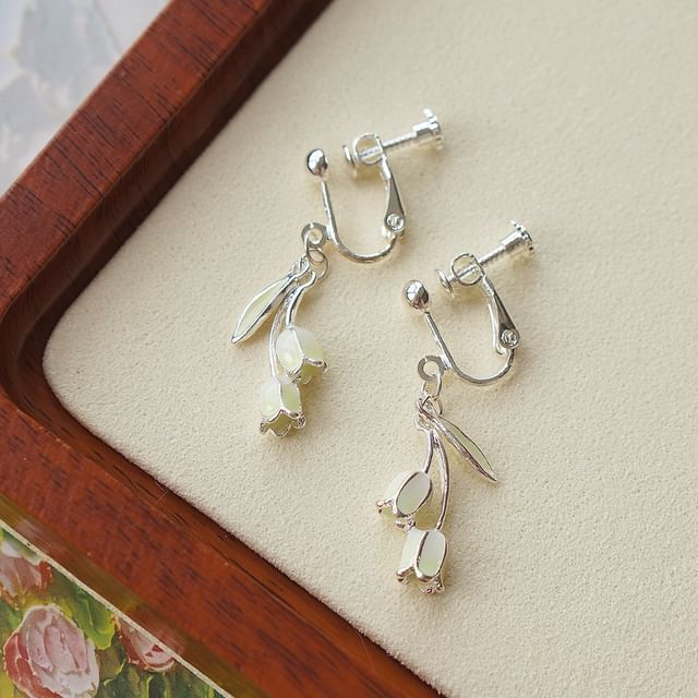 / Dangle Earring On Clip Tulip