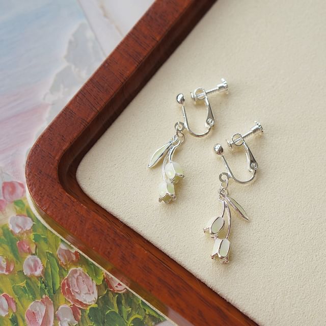 / Dangle Earring On Clip Tulip