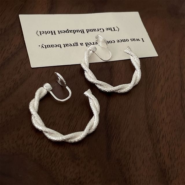 Earring Twisted Huggie
