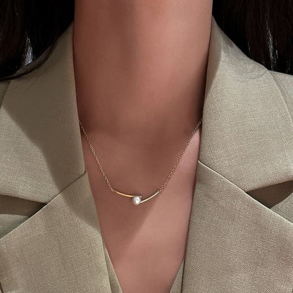 Faux Pendant Pearl Necklace