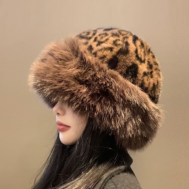 Leopard Print / Plain Faux Fur Bucket Hat