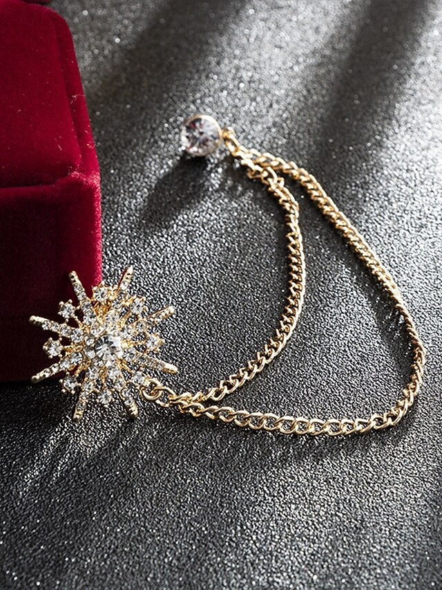 Stylish Gold Crystal Pin with Chains Star – Lapel Elegant