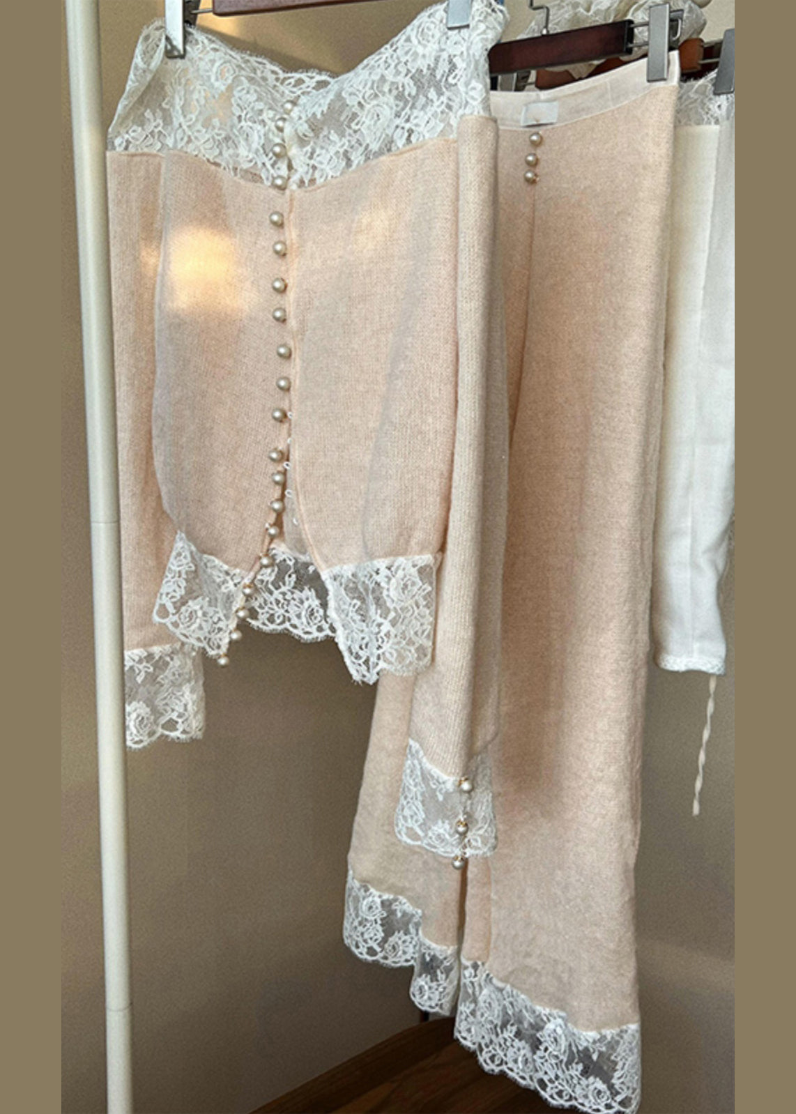 Two Apricot Piece Knit Set Slash Patchwork Lace Neck Suit Fine