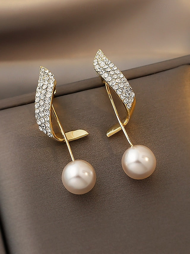 Gold-Plated Crystal – with Elegant Detailing Pearl Earrings