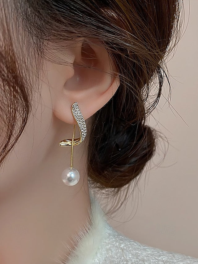 Gold-Plated Crystal – with Elegant Detailing Pearl Earrings