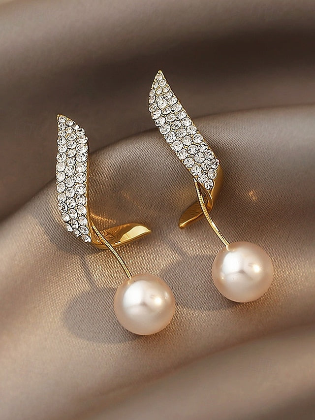 Gold-Plated Crystal – with Elegant Detailing Pearl Earrings