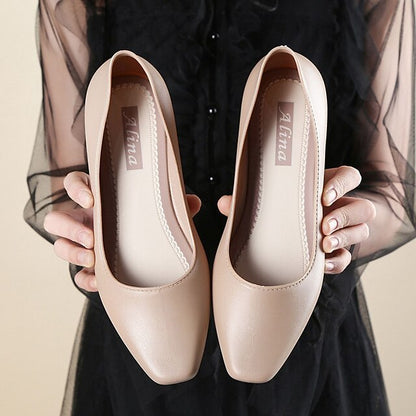 – Black Low Classic Toe Women's Heel Round Slip-On Pumps